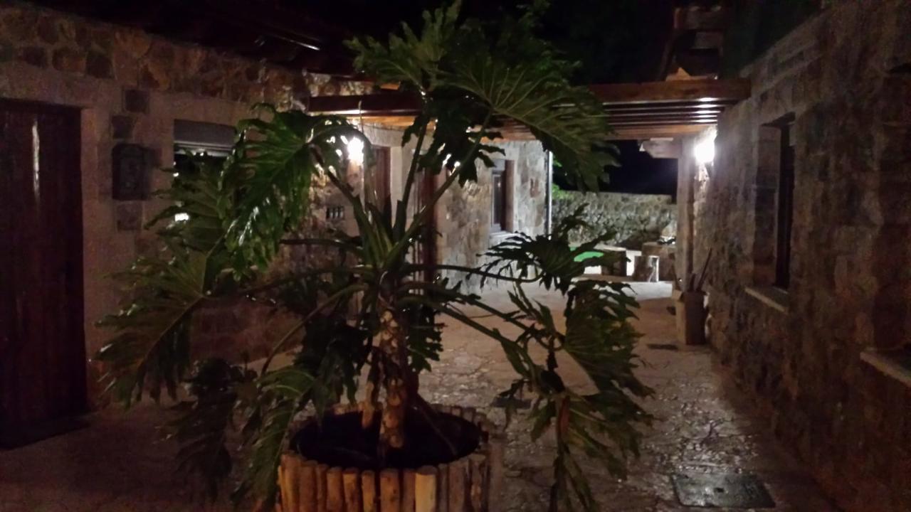Las Cavernas Del Bisonte Santillana del Mar Exterior foto
